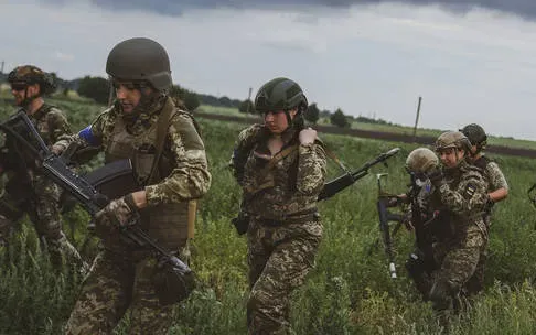 Thiếu quân trầm trọng, Ukraine đưa 7 nữ tù nhân đầu tiên ra chiến trường - TAMDA MEDIA