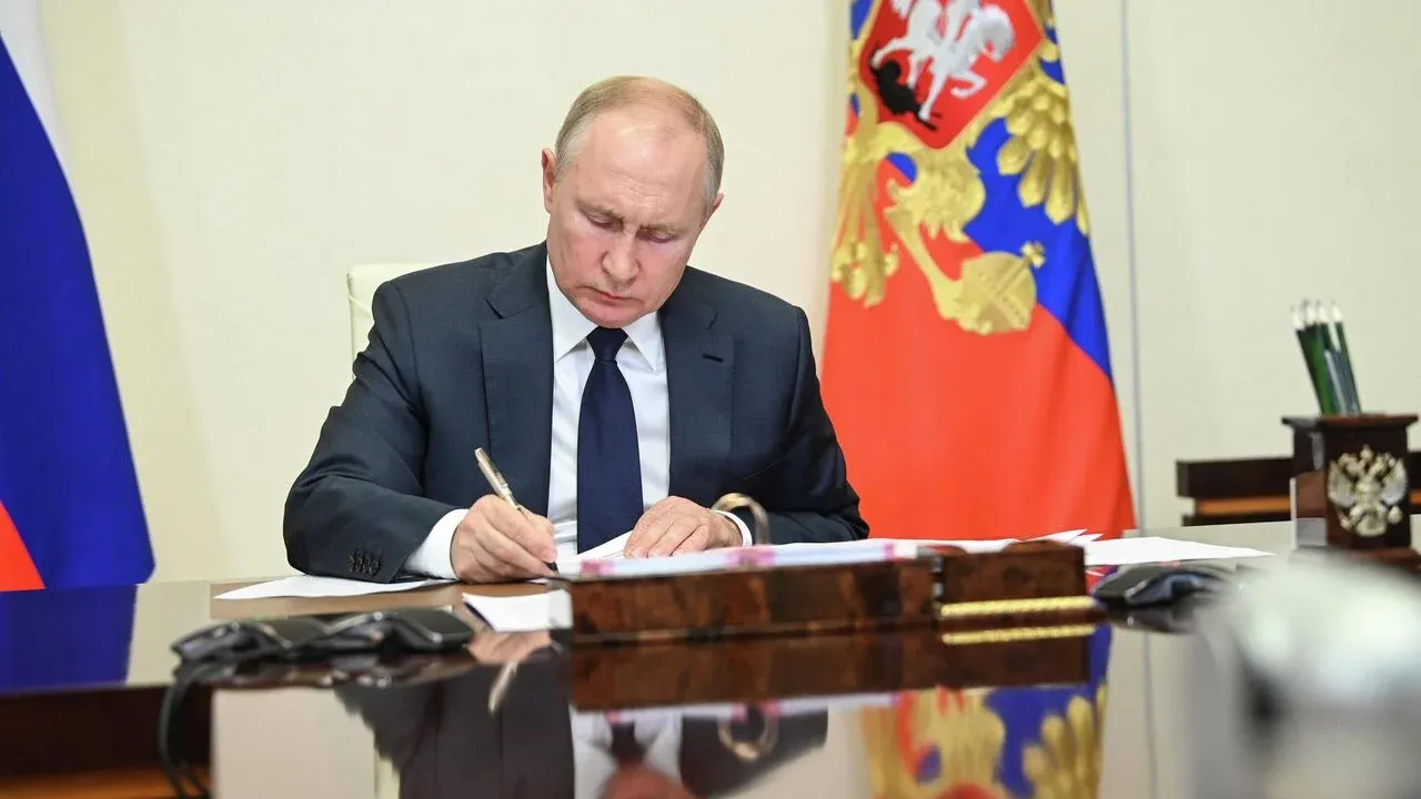 ong-Putin-ky-sac-lenh-dap-tra-nham-vao-cac-quoc-gia-khong-than-thien-ky-1649118133-668-width1280height720.webp