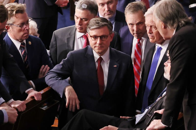 ong-mike-johnson-tai-dac-cu-chu-tich-ha-vien-my-sau-cuoc-bo-phieu-nghet-tho-yahoo-news-17359574903361130599919.png.webp