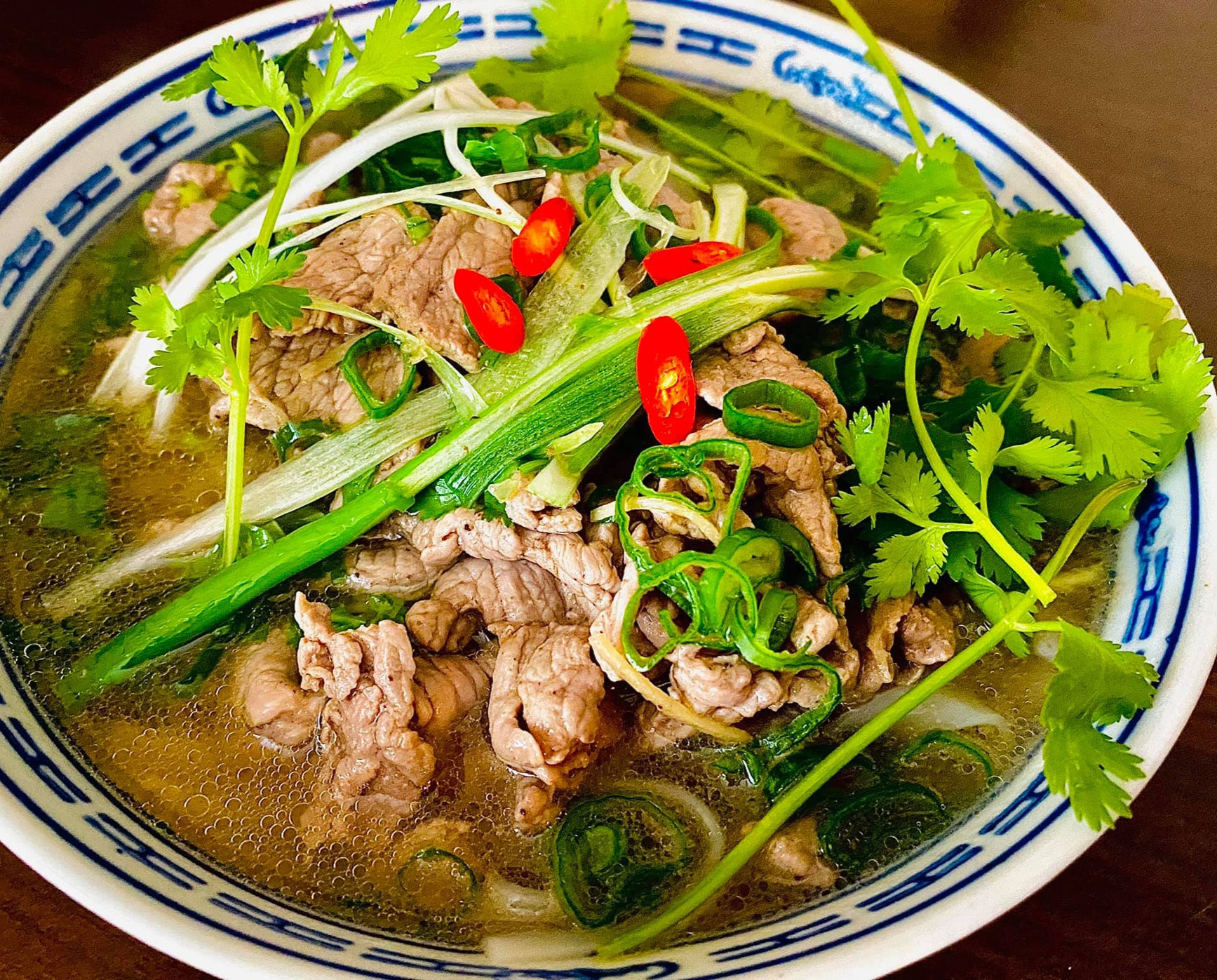 ong-tay-me-pho-tu-hoc-nau-50-mon-an-viet-nam-de-chieu-dai-cac-con-69366.jpg