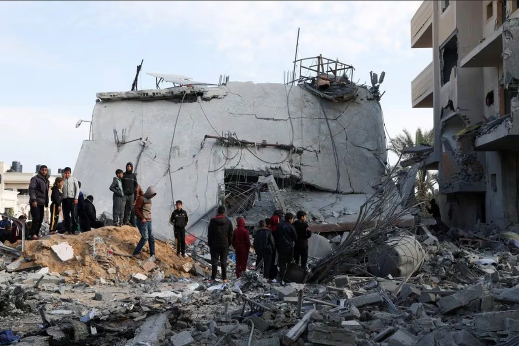 palestinians-gather-near-a-house-hit-by-an-israeli-strike-in-rafah-in-the-southern-gaza-strip-february-16-2024-reuters-1708174124379.webp