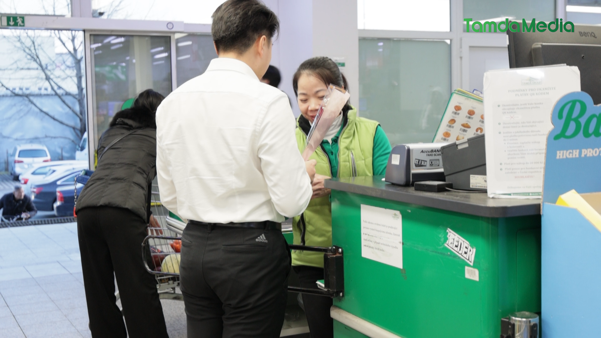 phinng su.00_02_33_24.Still010.bmp