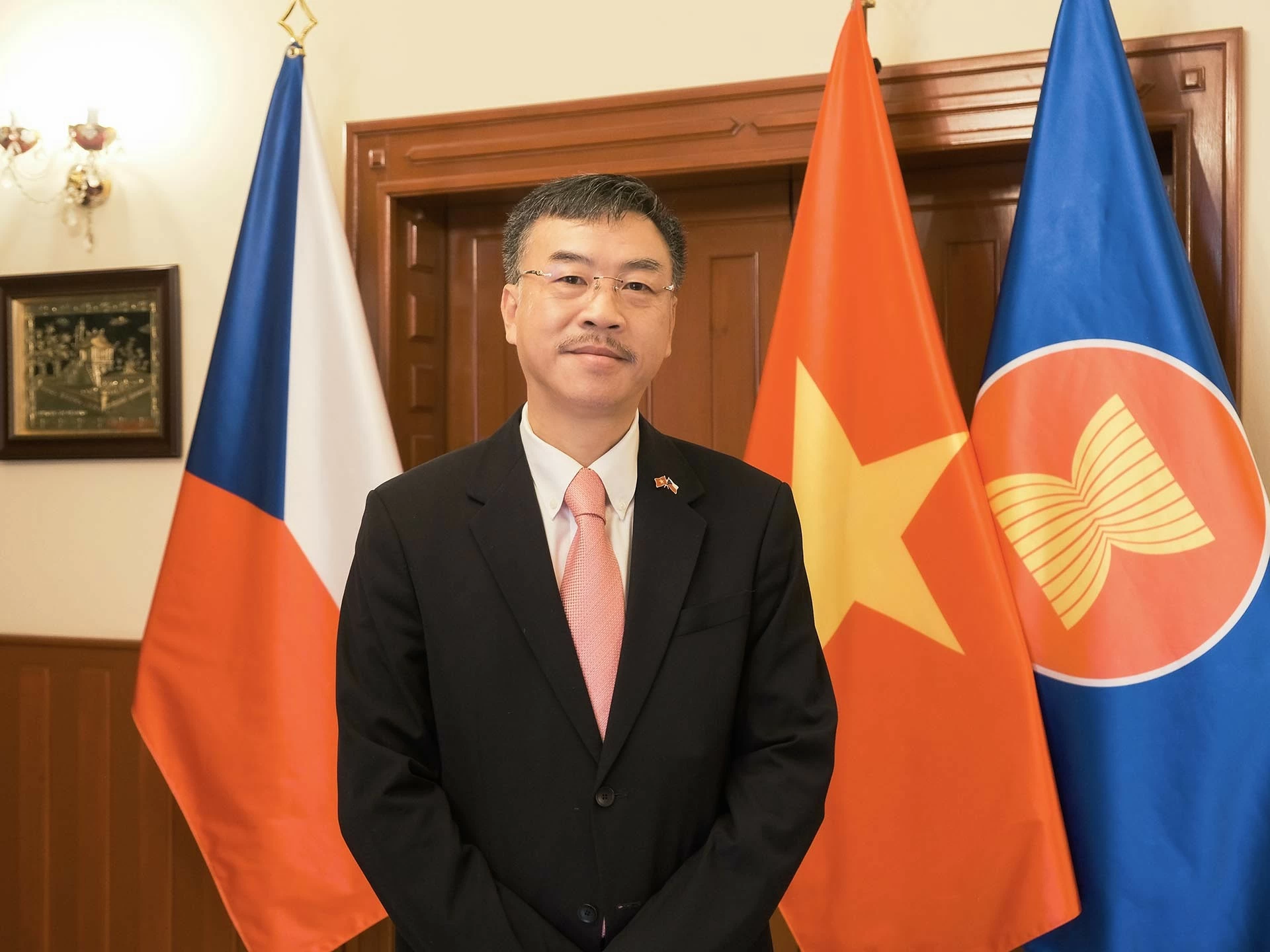 pho-chu-tich-nuoc-vo-thi-anh-xuan-tham-chinh-thuc-czech-tao-xung-luc-moi-dua-quan-he-hai-nuoc-len-tam-cao-moi-20241107085105.webp