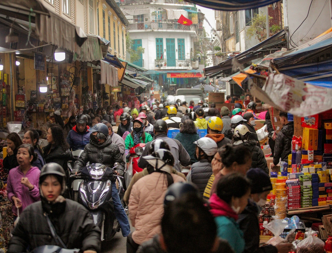 pho-co-ha-noi-nhung-ngay-truoc-tet-anh-marcus-lacey-1-17072059136871752068585.webp