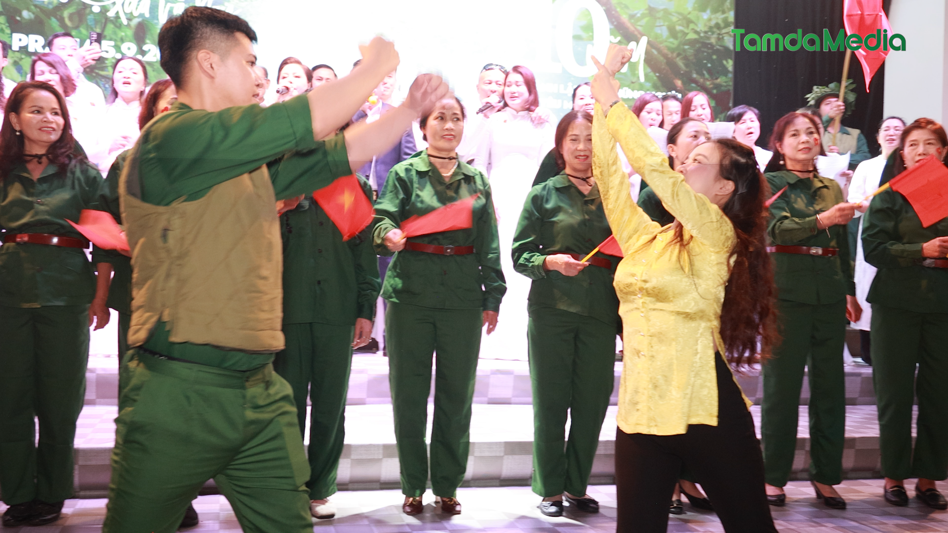 phong_su_00_16_45_08_Still013_d431b90cb0.bmp