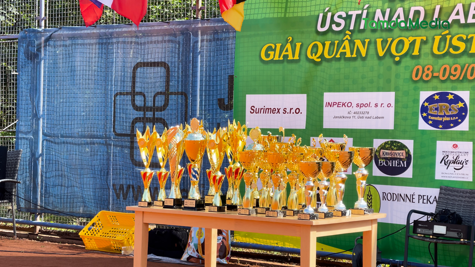 phong su.00_58_14_13.Still083.jpg