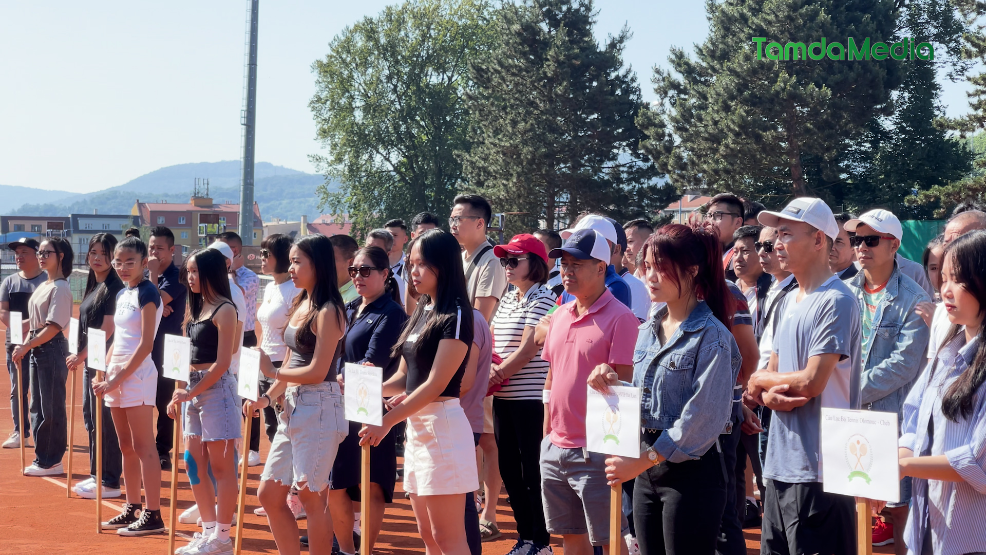 phong su.00_58_50_07.Still085.jpg