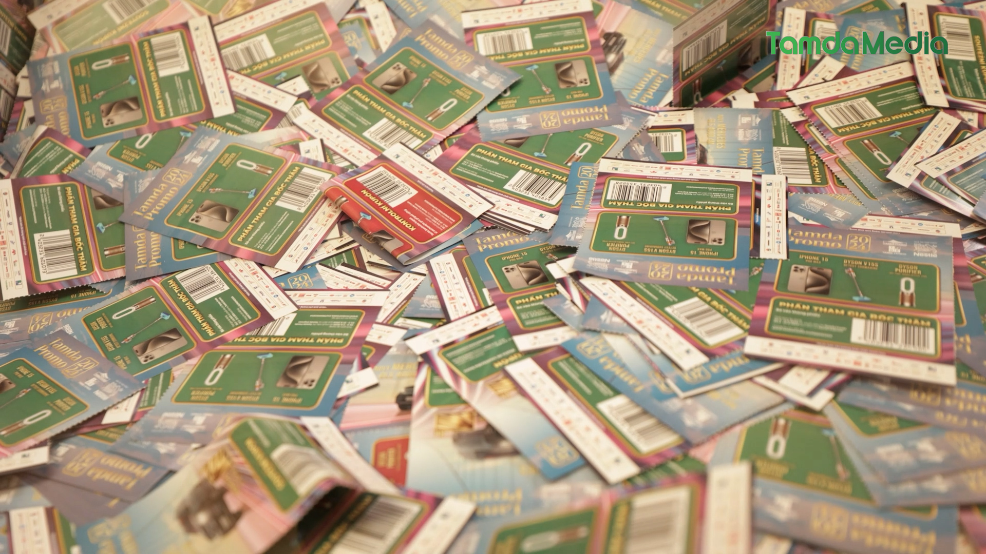 phong su.00_59_15_11.Still008.jpg