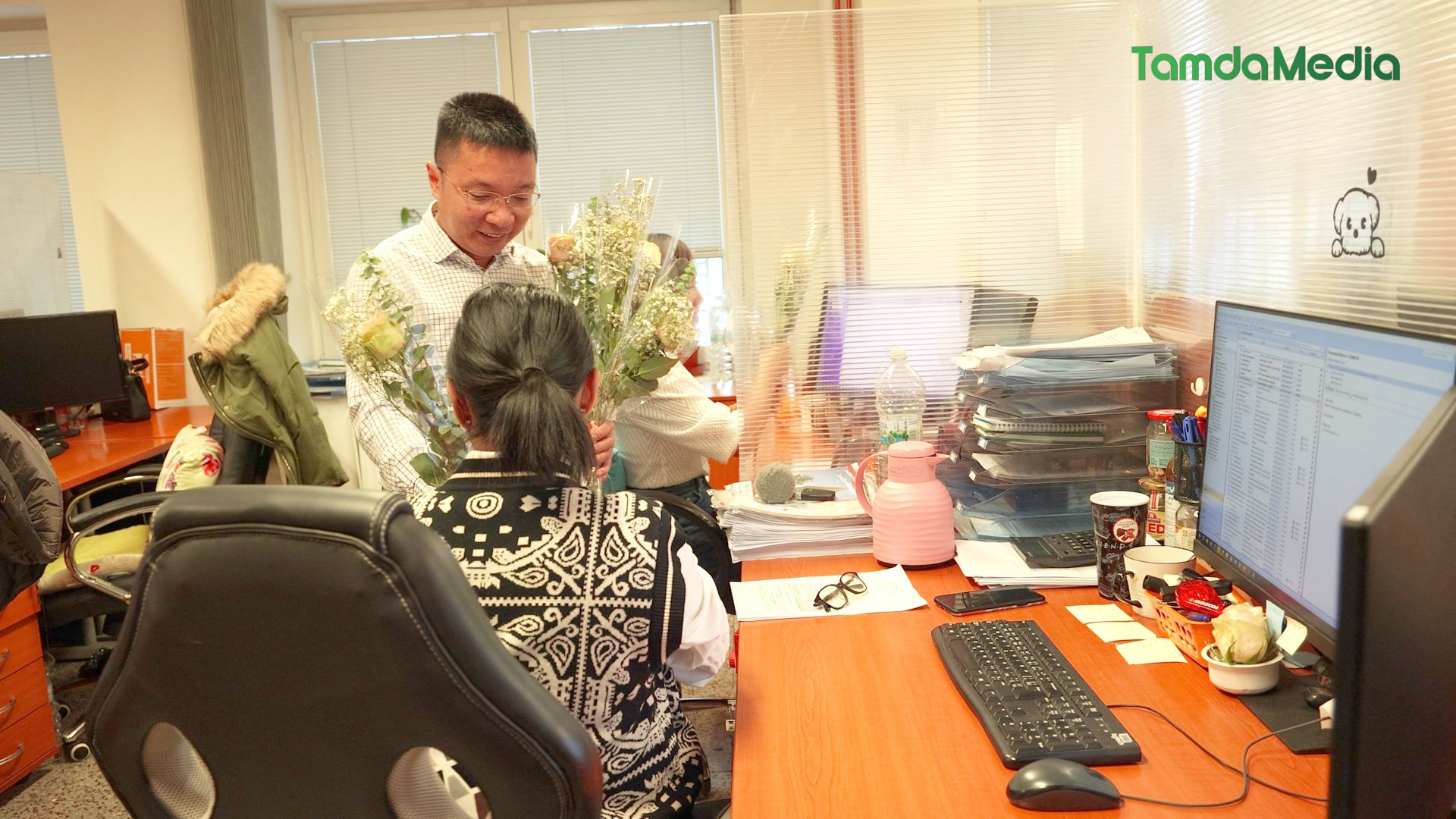 phong su 2010.00_37_17_04.Still003.jpg