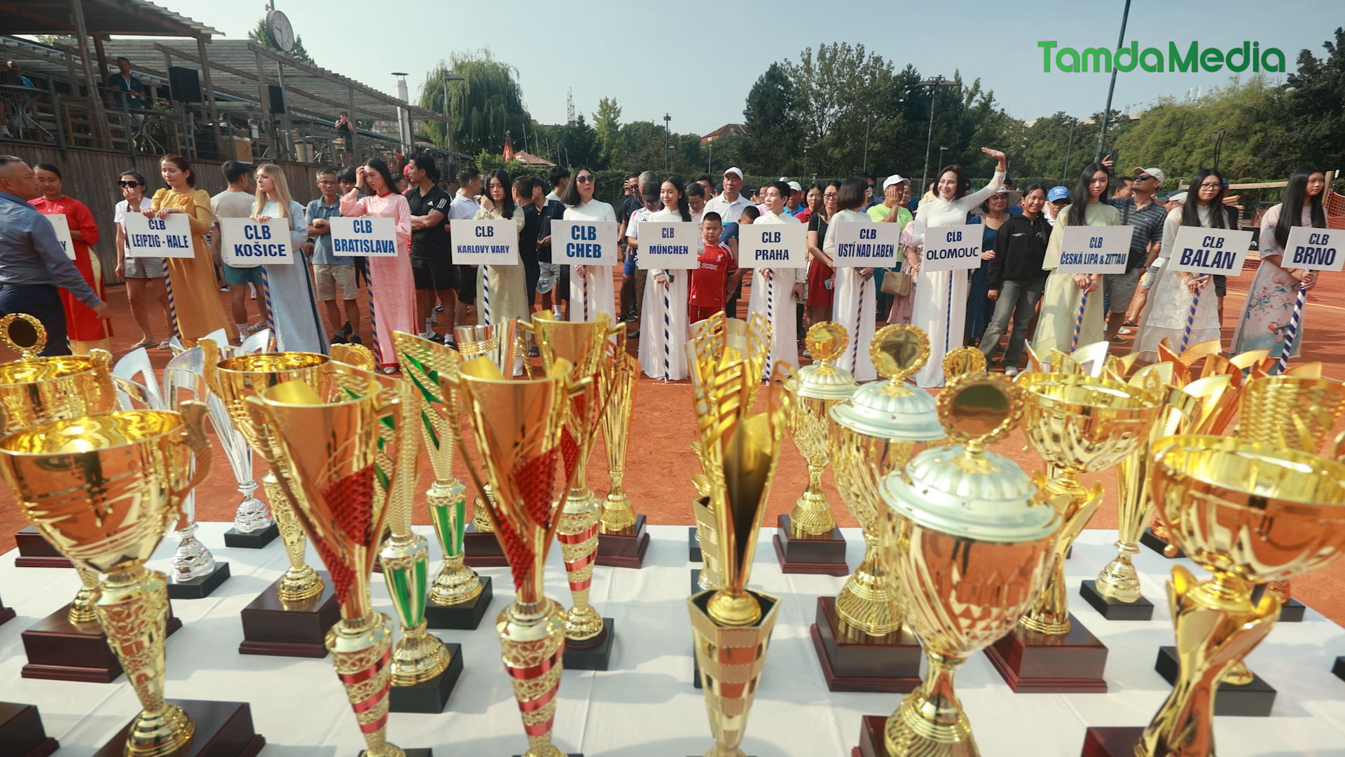 phong_su_tennis_00_03_16_26_Still001_a716398ba8.bmp
