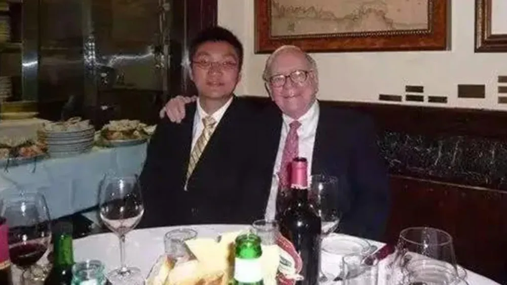 pinduoduo-inc-colin-huang-warren-buffett-1200x675-94596648709195358091742.webp
