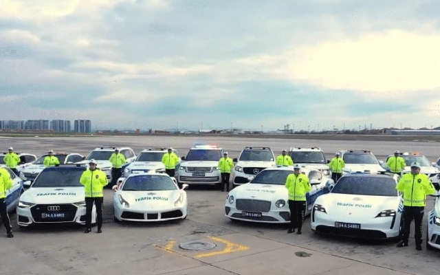 police-force-in-turkey-drives-repossessed-biker-gang-supercars-1-1703892478087782401630.webp