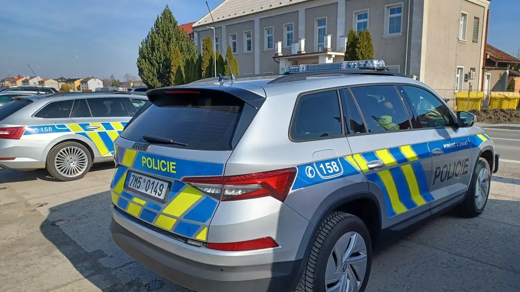 policie-falesny-banker-podvod-pr.jpg