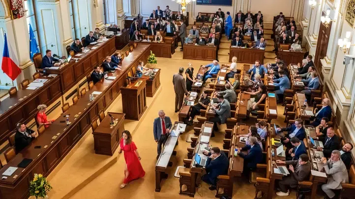 poslanci-poslanecka-snemovna.webp