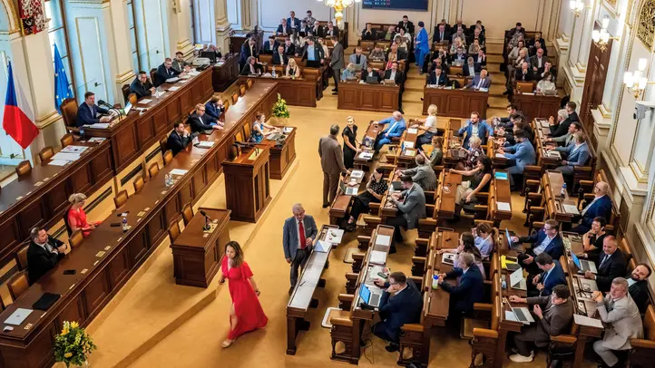 poslanci-poslanecka-snemovna.webp