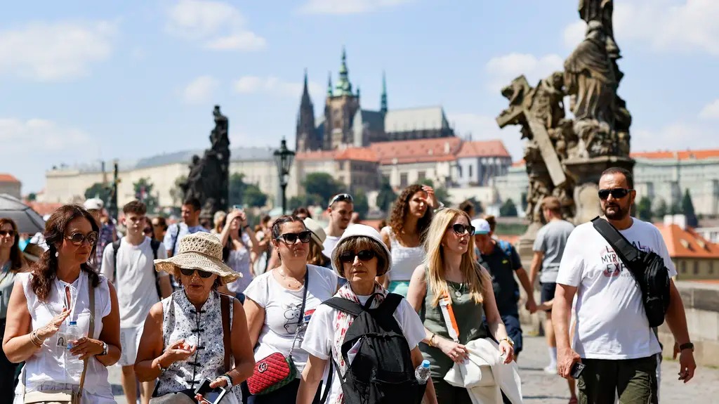praha-karluv-most-turismus-turis.jpg