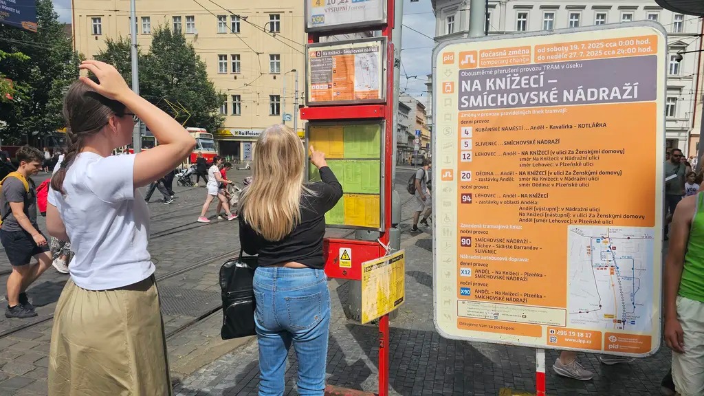 praha-mhd-doprava-zastavka-tramv.jpg