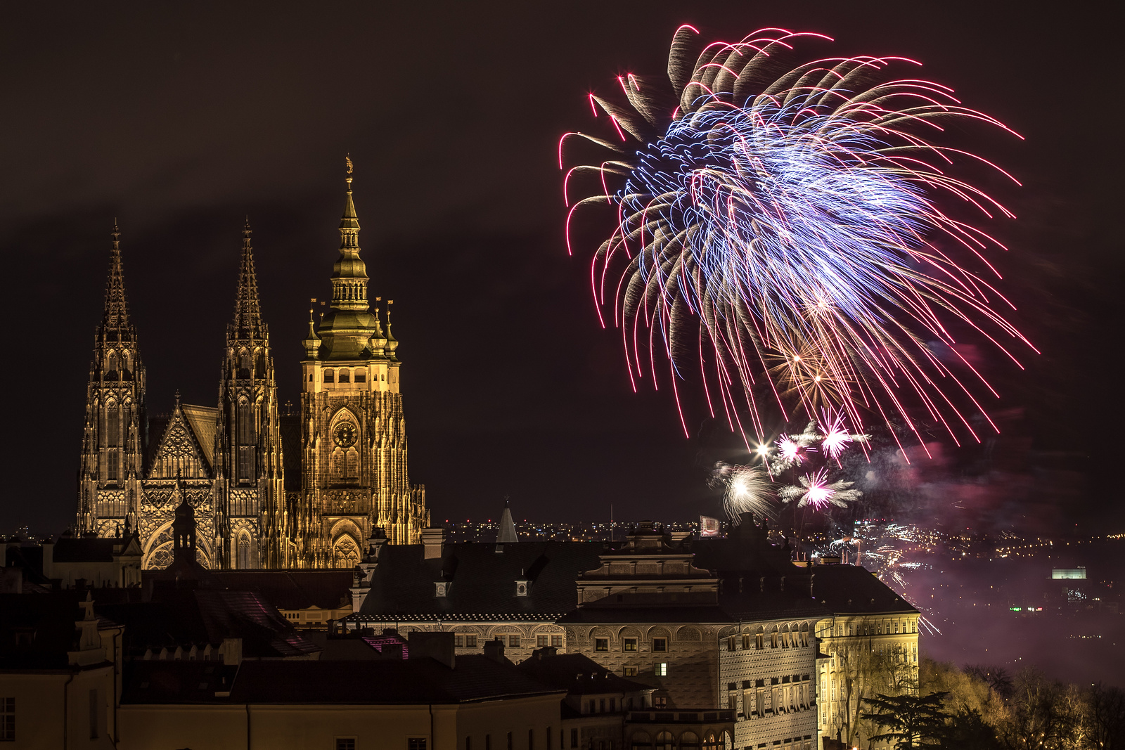 praha-novy-rok-ohnostroj-02.jpg
