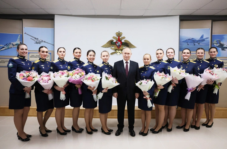 putin-tham-truong-bay-quan-su-1709871933533329983709.webp