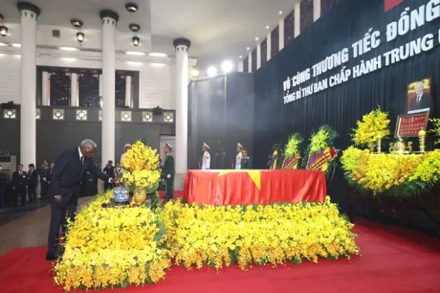quoc-tang-tong-bi-thu-nguyen-phu-trong-le-vieng-tai-ha-noi-20-6788-jpg-00560823371992251199635.webp