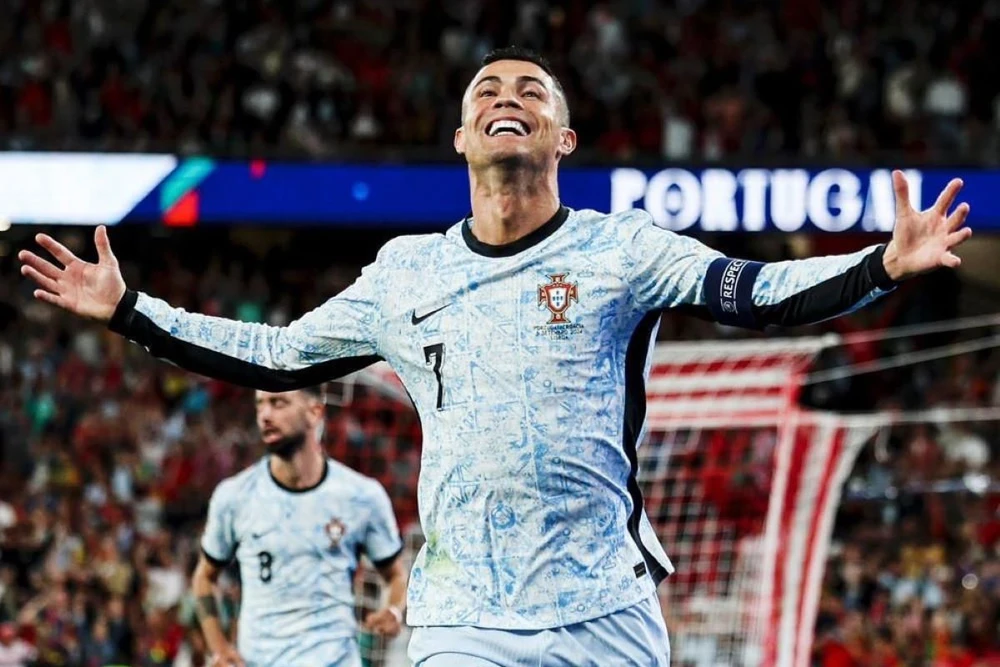 ronaldo-900-ban-0609-7111.jpg.webp