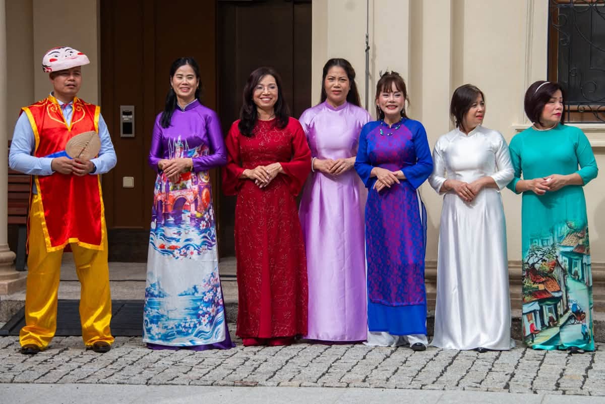 sắc màu vn.jpg