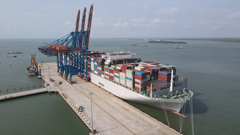 sieu-tau-container-oocl-spain-voi-suc-cho-24188-teu-5516.jpg