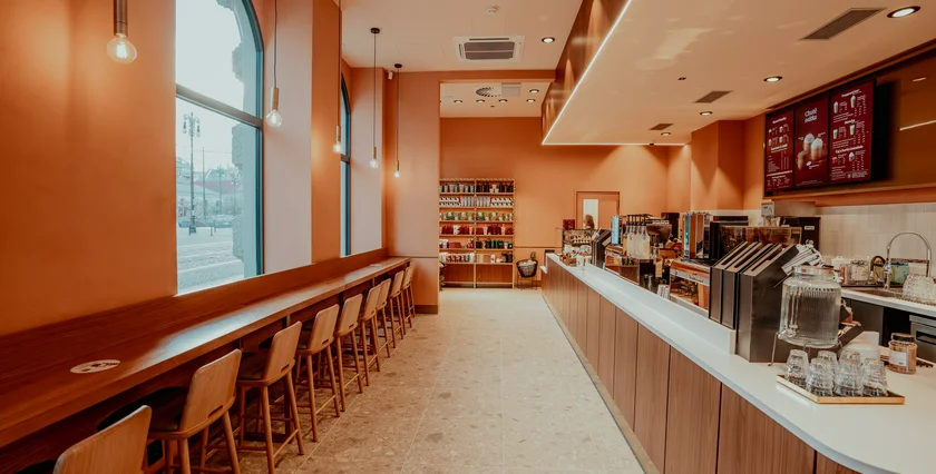 starbucks-savarin-interier-photo-street-view-spot-jrtkn.webp