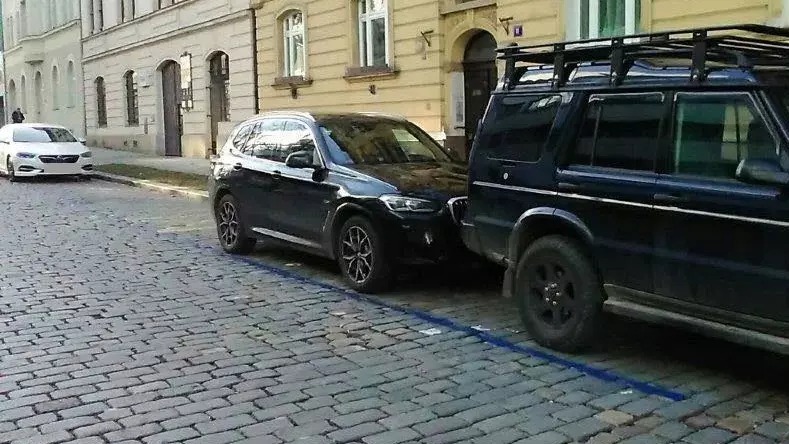 straznik-zona-parkovani-praha.jpg