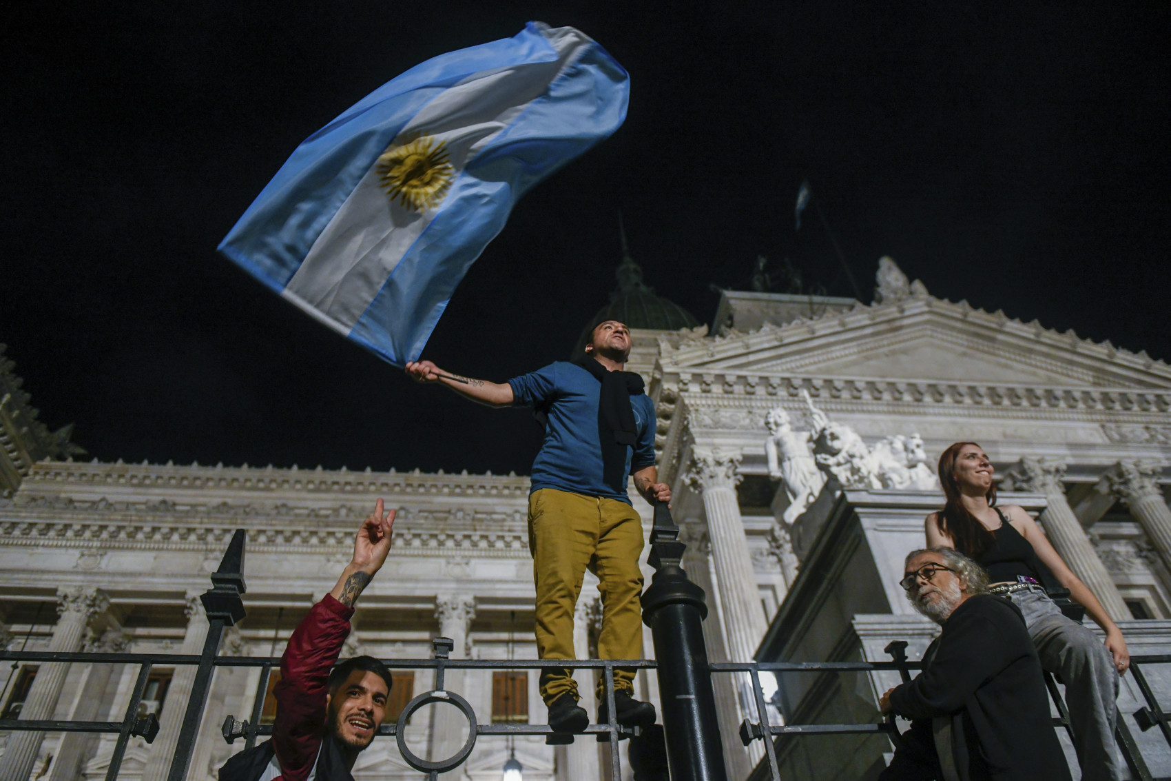 tan-tong-thong-argentina-sa-_311703633176.jpg
