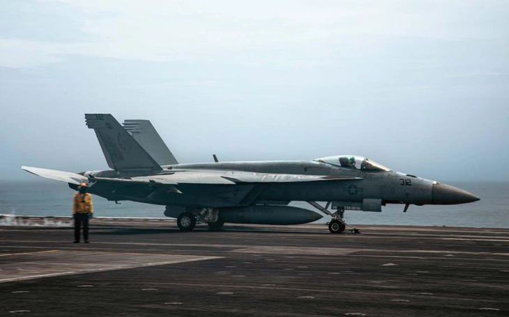 tau-san-bay-roosevelt-1723003980744709311478.jpeg.webp