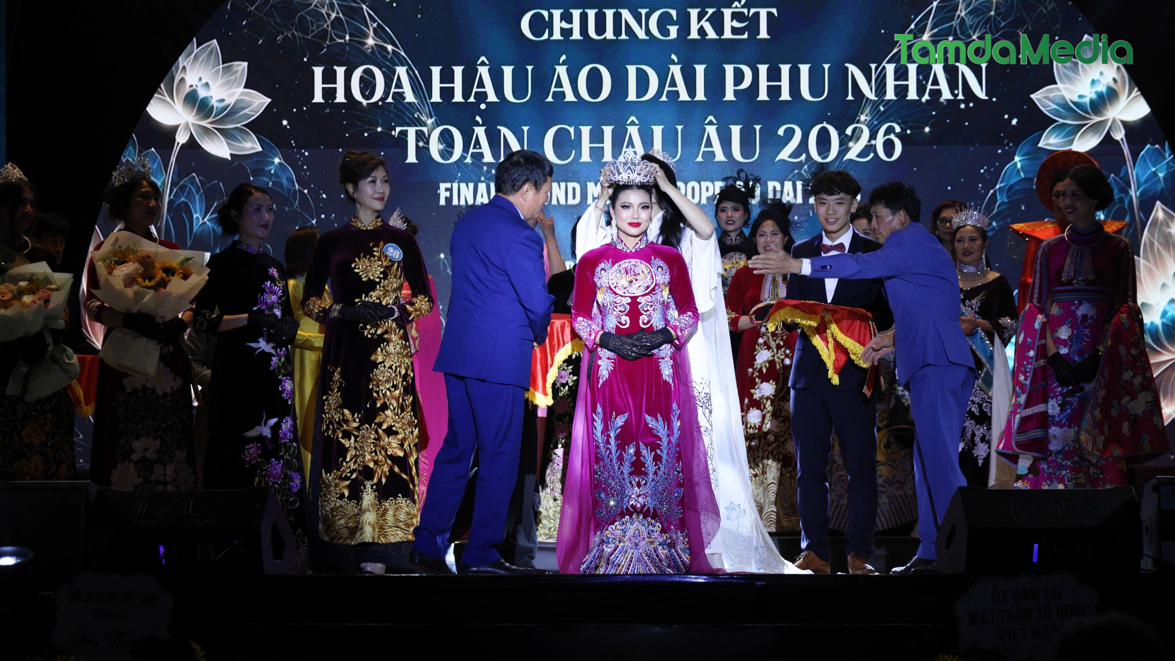 thu tuong chung ket.01_26_49_17.Still082.bmp