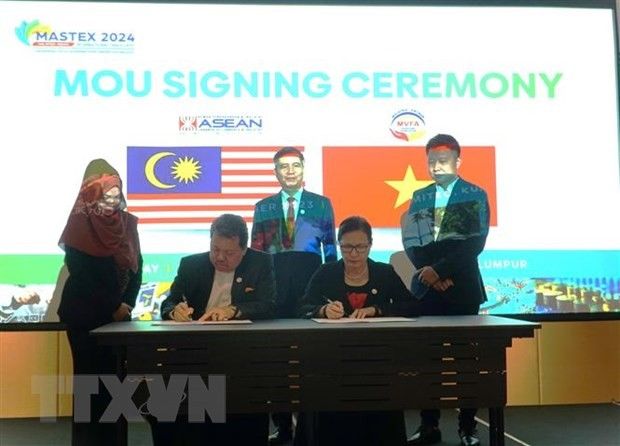 thuc-day-hop-tac-malaysia-viet-nam-trong-cac-linh-vuc-van-hoa-du-lich-va-giao-thuong-20231101100706.jpg