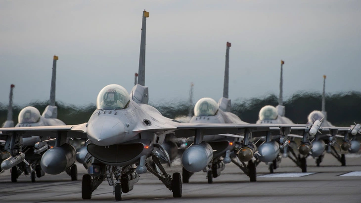 tiem-kich-f-16-17071431548871158672529.webp