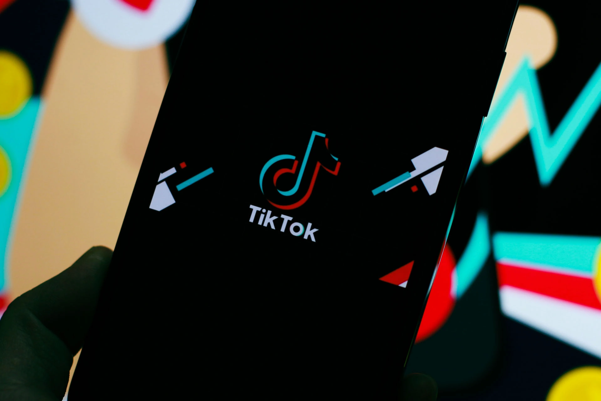 tiktokthanh-nien-17449768475921882310727.webp