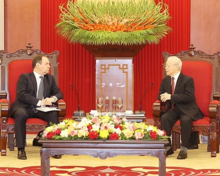 tong-bi-thu-thu-tuong-belarus-2-1702035790460924237006.webp