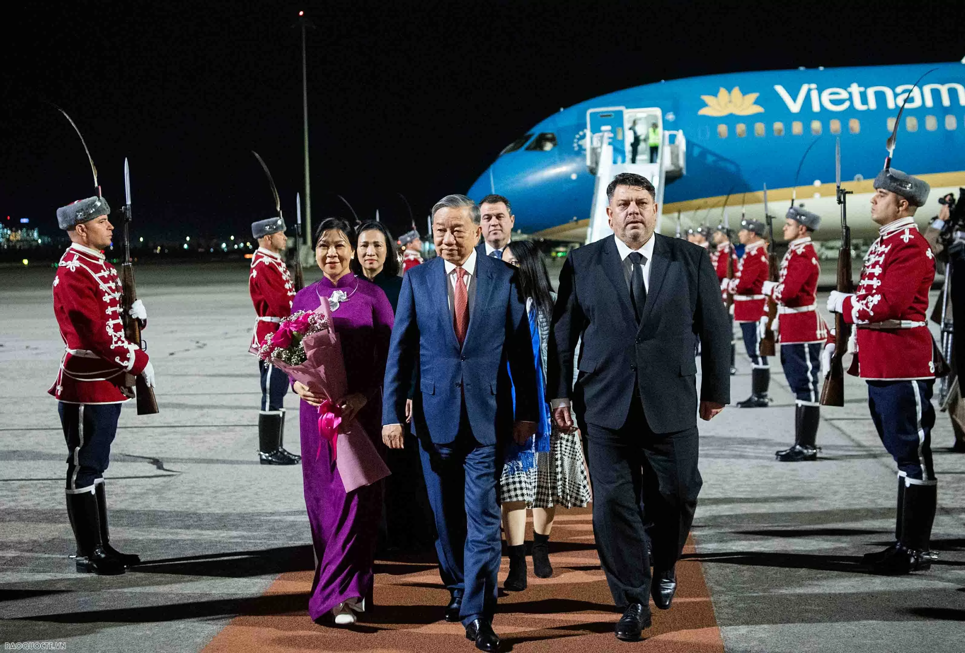 tong-bi-thu-to-lam-va-phu-nhan-den-sofia-bat-dau-tham-cap-nha-nuoc-bulgaria-20251023001628.webp