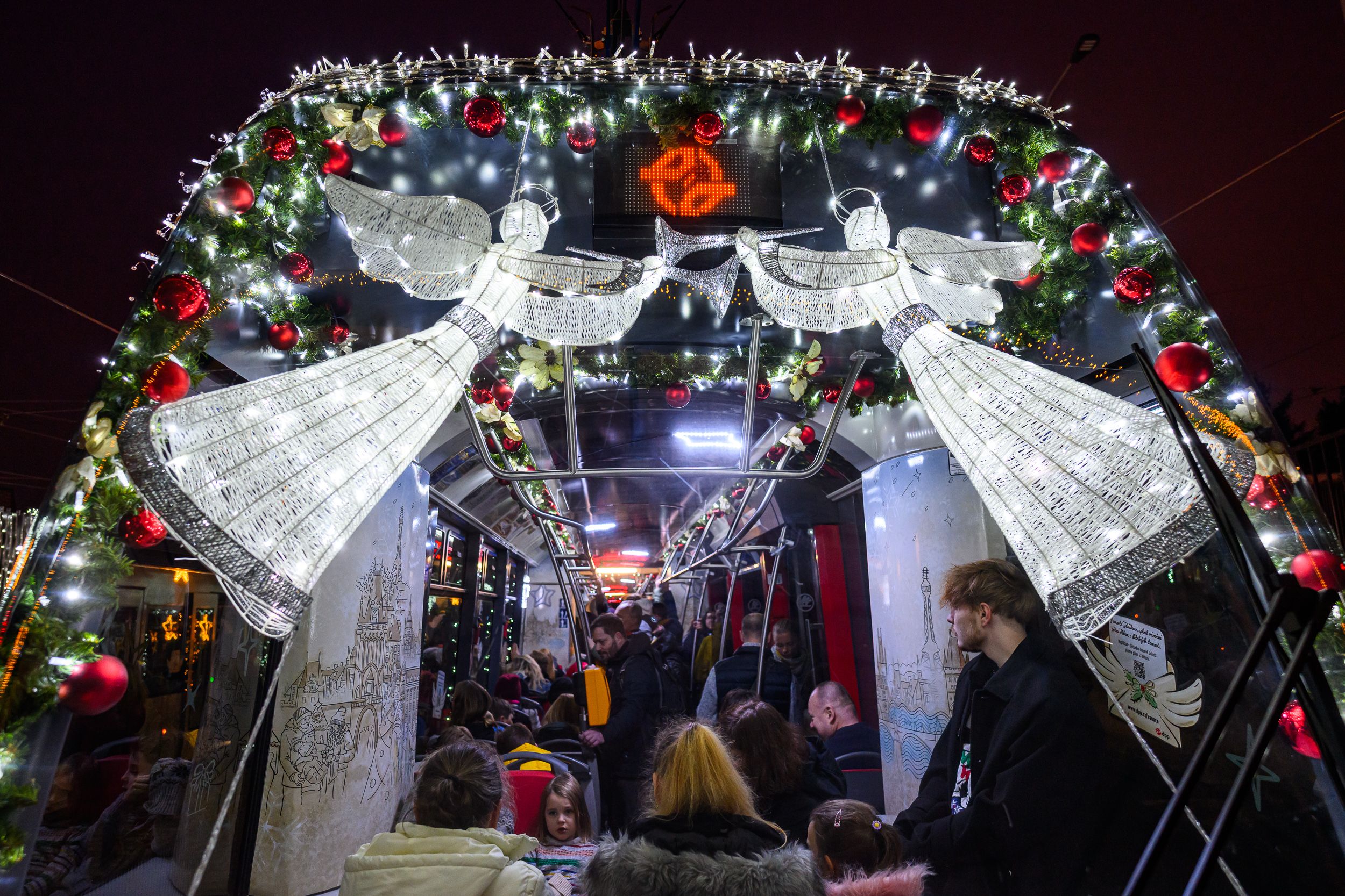 tramvaj-vanoce-dpp-12.jpeg