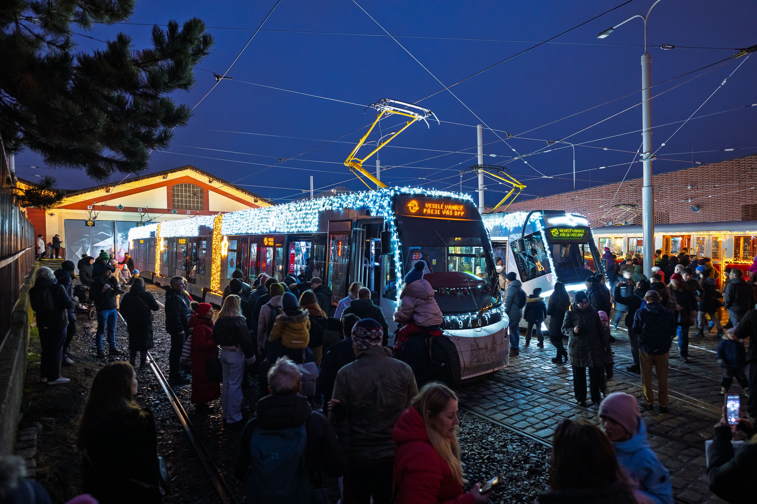 tramvaj-vanoce-dpp-21.jpeg