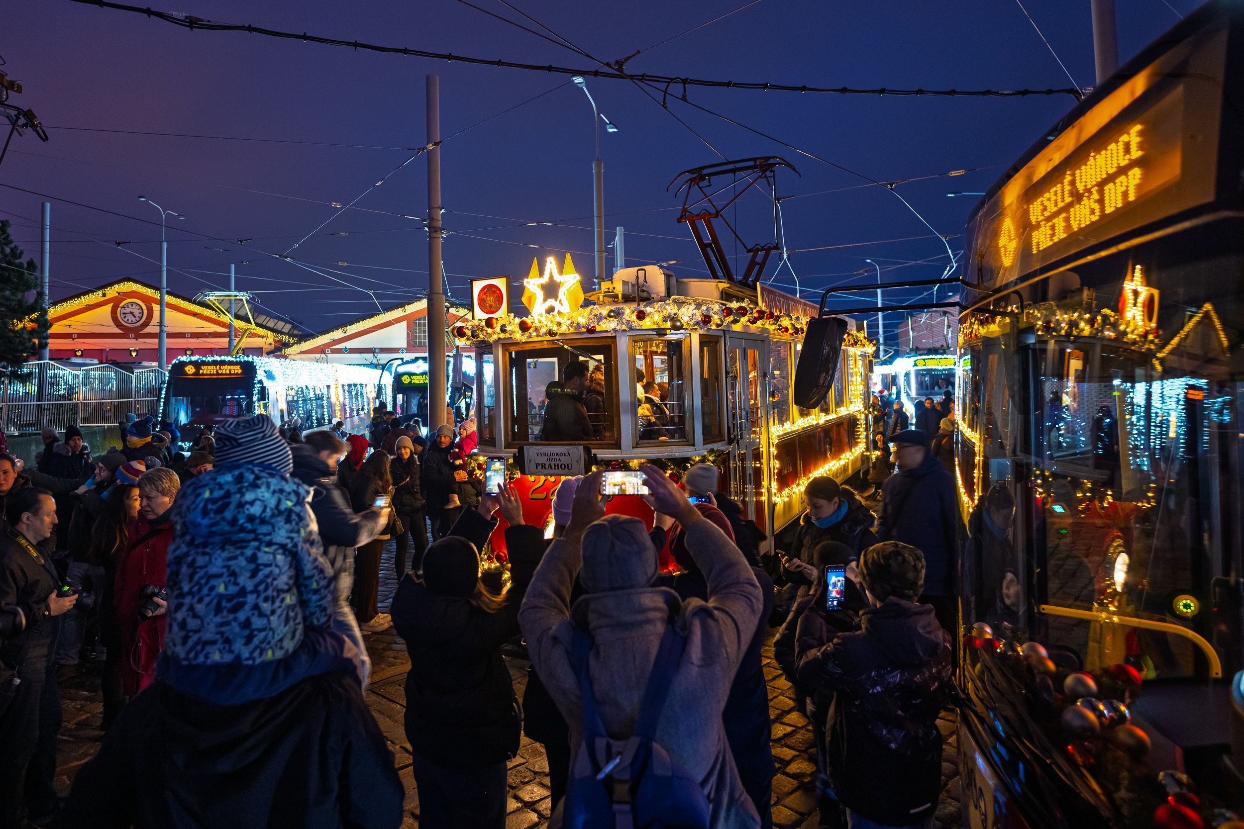 tramvaj-vanoce-dpp-25.jpeg
