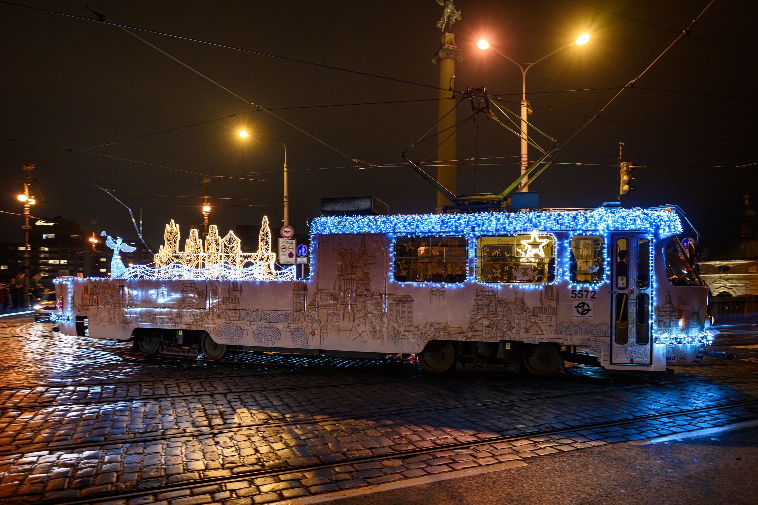 tramvaj-vanoce-dpp-2.jpeg