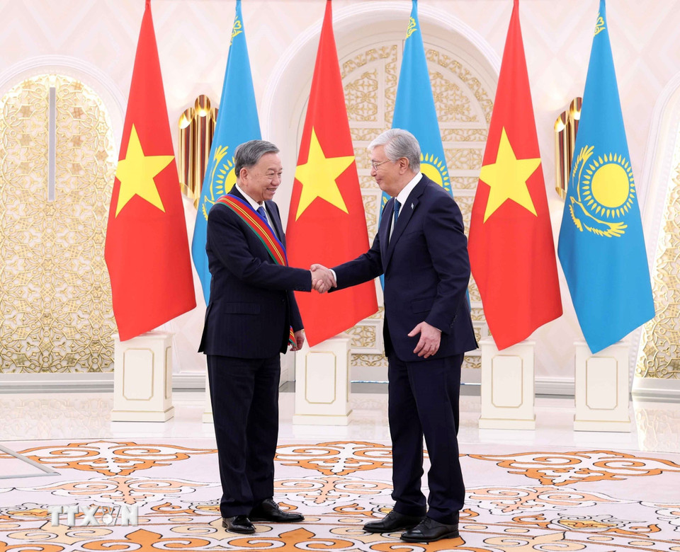 trao-tang-huan-chuong-huu-nghi-hang-nhat-cua-kazakhstan-cho-tong-bi-thu-to-lam-5.jpg