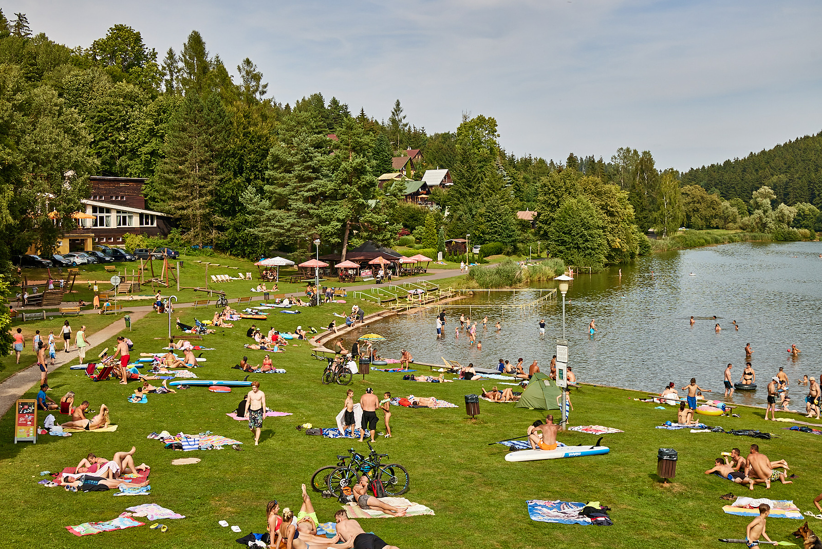 tropicka-nedele-prilakala-na-trutnovske-dolce-plno-lidi-19.jpg