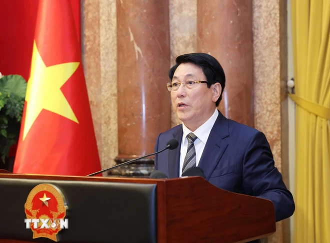 ttxvn-chu-tich-nuoc-luong-cuong-gap-mat-dai-bieu-phu-nu-cao-tuoi-tieu-bieu-6-8976.jpg.webp
