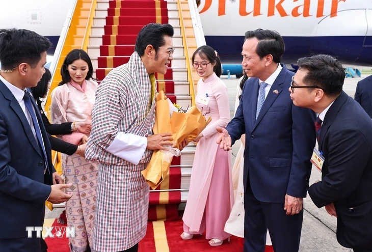 ttxvn-quoc-vuong-bhutan-va-hoang-1755517742769186559156.webp