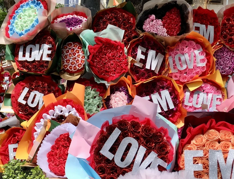 ttxvn-thi-truong-qua-tang-valentine-2024-1402-9652.jpg.webp