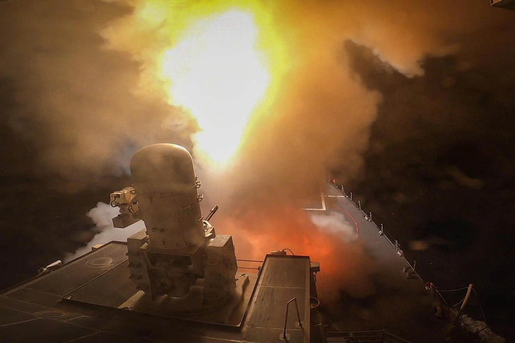 uss-carney-houthi-bien-do-17063215715472027685119.webp