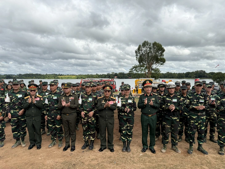 viet-lao-cam-3-17605386388281012633436.jpg.webp