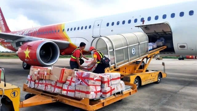 vietnam-airlines--vietjet-air--bamboo-airways-van-chuyen-mien-phi-hang-hoa-cuu-tro-nguoi-dan-vung-lu_66e14e001f54c.png