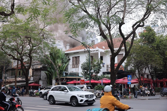 vnapotalhanoichaybepnhahangtrenpholythuongkiet7244257-1709016117371986361698.webp